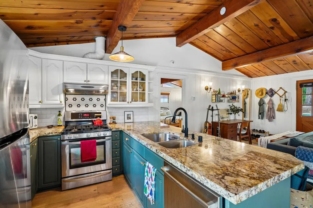 26011 Hemstreet Place Idyllwild, CA 92549