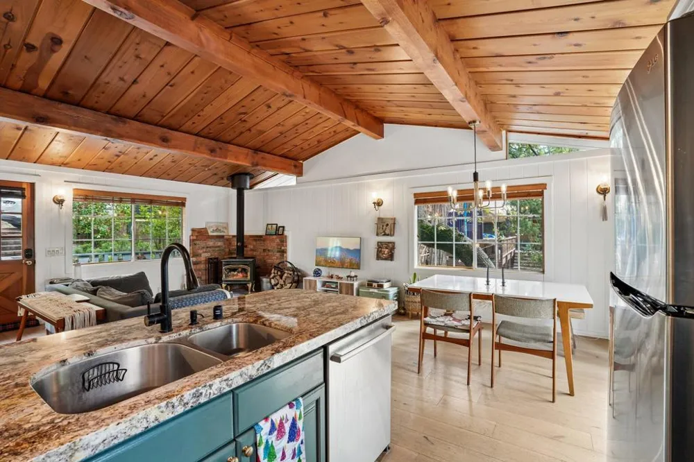 26011 Hemstreet Place Idyllwild, CA 92549