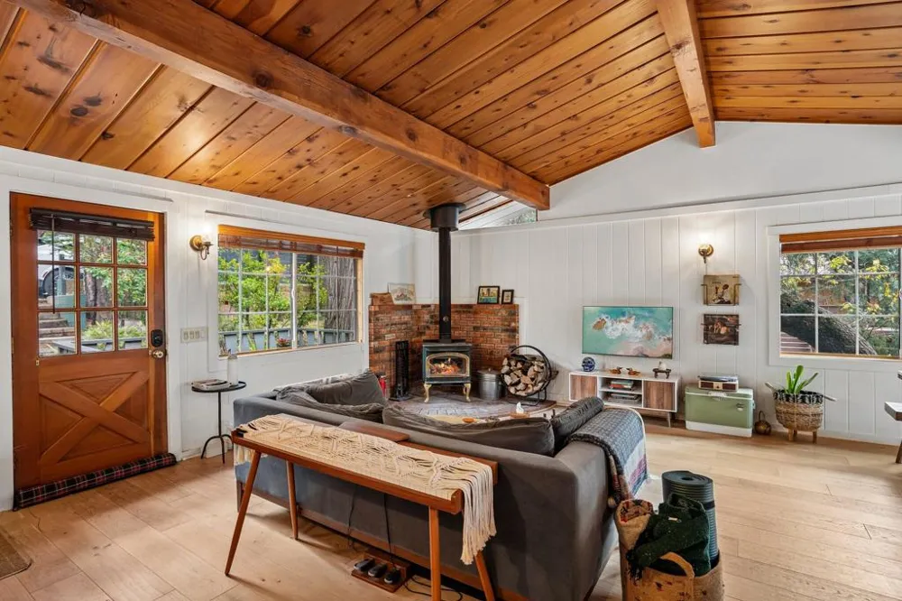 26011 Hemstreet Place Idyllwild, CA 92549