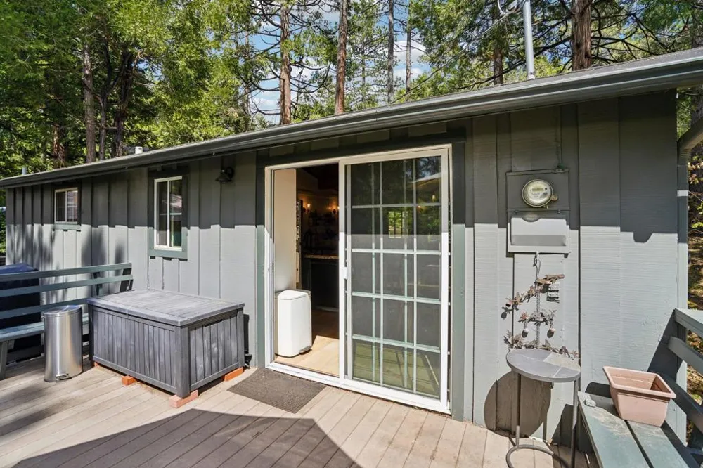 26011 Hemstreet Place Idyllwild, CA 92549