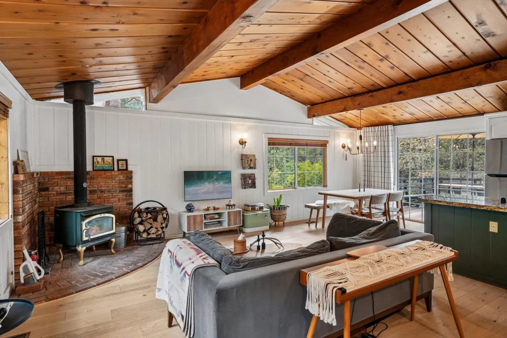 26011 Hemstreet Place Idyllwild, CA 92549