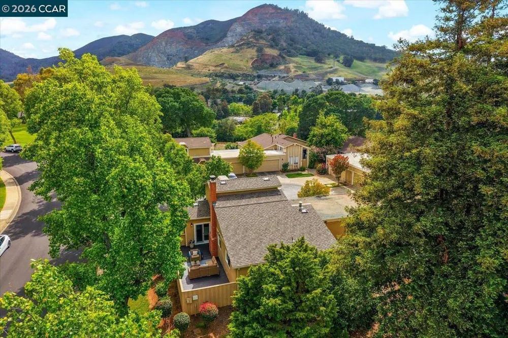 599 Mt Dell Dr Clayton, CA 94517