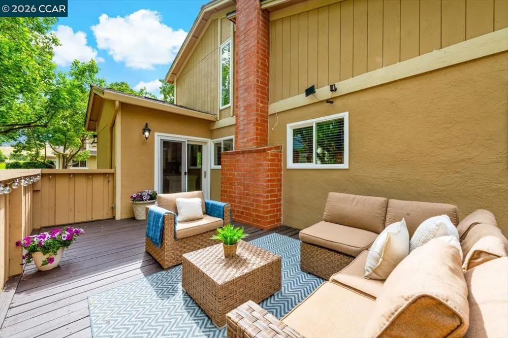 599 Mt Dell Dr Clayton, CA 94517