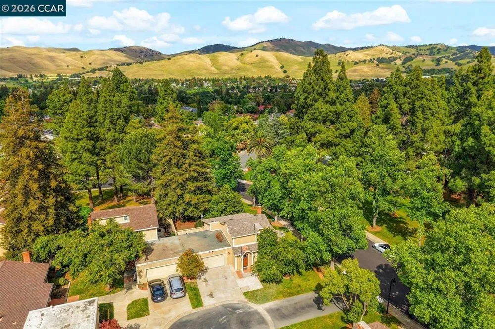 599 Mt Dell Dr Clayton, CA 94517