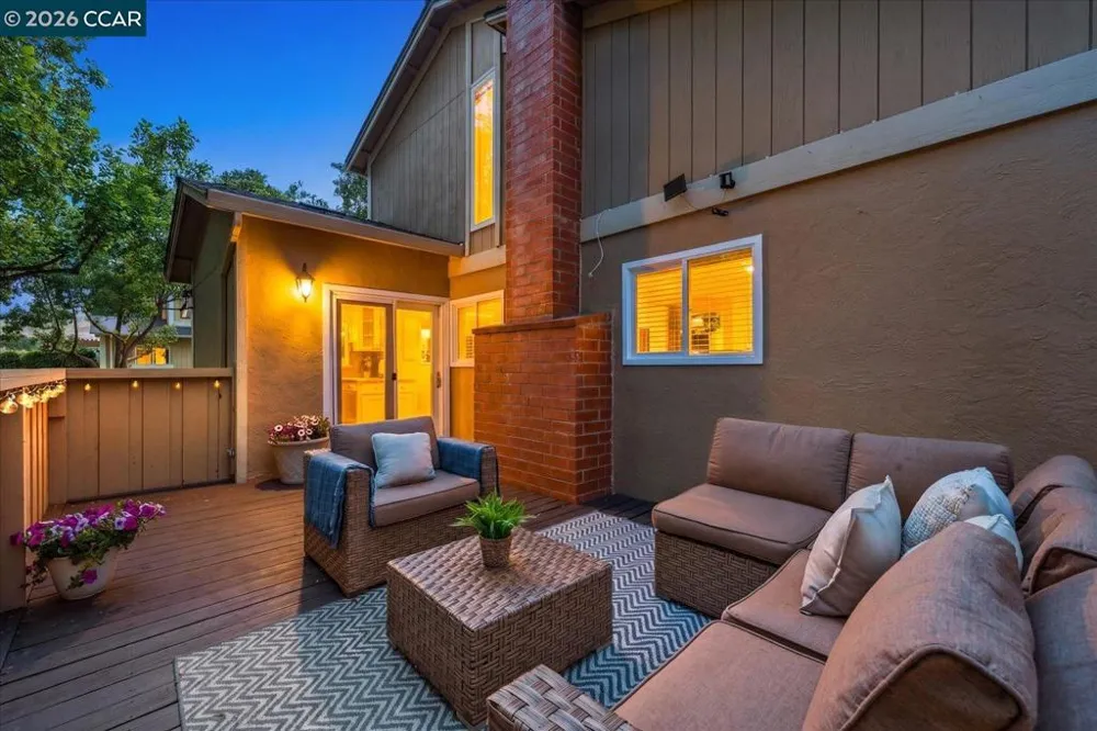 599 Mt Dell Dr Clayton, CA 94517