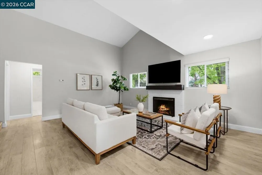 599 Mt Dell Dr Clayton, CA 94517