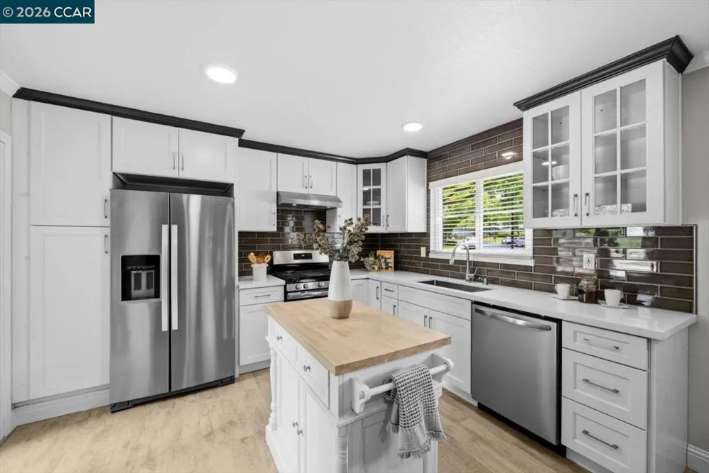 599 Mt Dell Dr Clayton, CA 94517