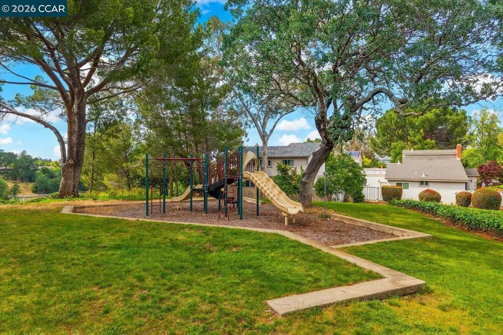 599 Mt Dell Dr Clayton, CA 94517