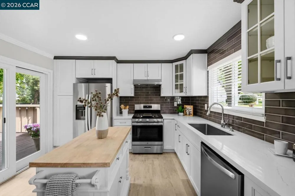 599 Mt Dell Dr Clayton, CA 94517