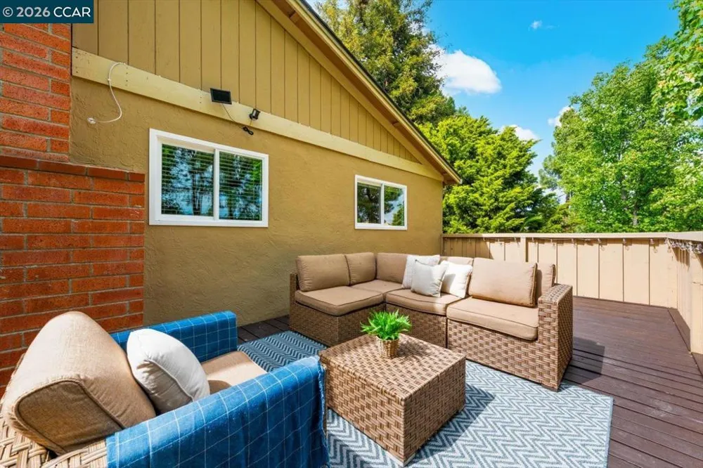 599 Mt Dell Dr Clayton, CA 94517