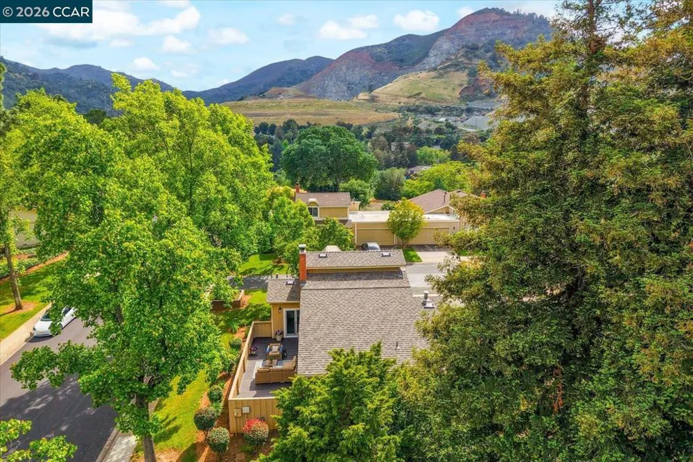599 Mt Dell Dr Clayton, CA 94517