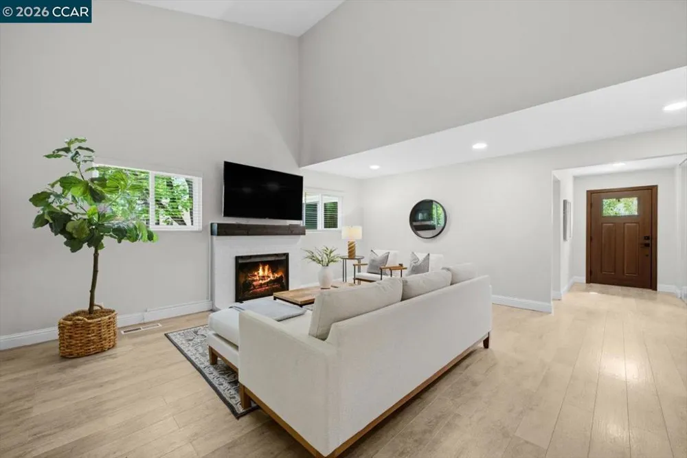 599 Mt Dell Dr Clayton, CA 94517