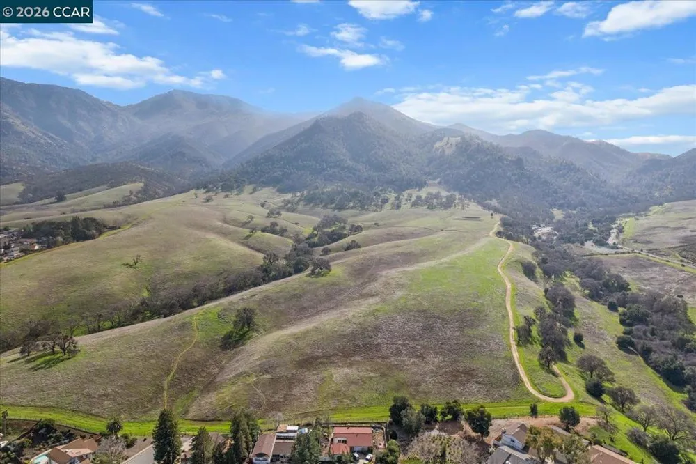 599 Mt Dell Dr Clayton, CA 94517