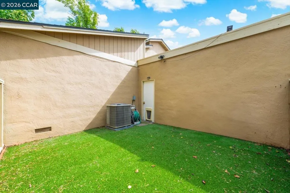 599 Mt Dell Dr Clayton, CA 94517