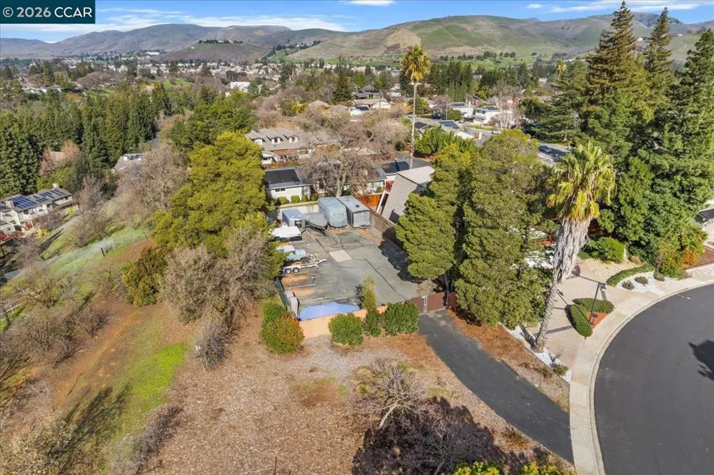 599 Mt Dell Dr Clayton, CA 94517