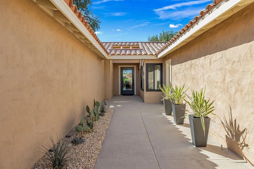 179 Gran Via Palm Desert, CA 92260