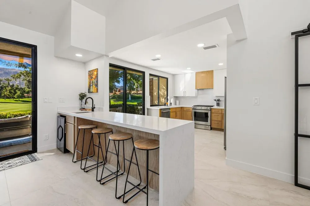 179 Gran Via Palm Desert, CA 92260