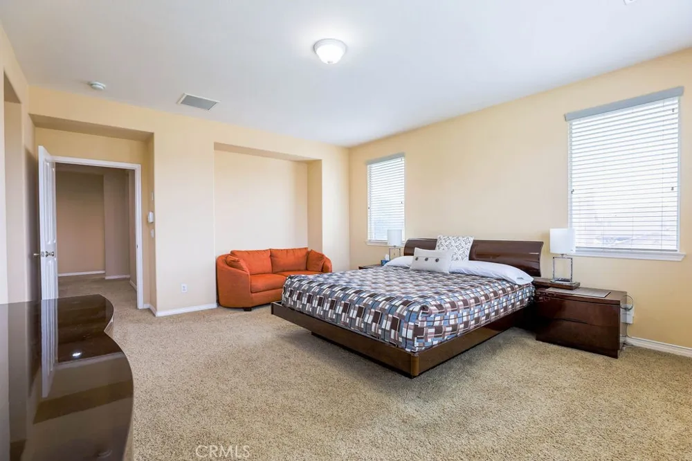 6877 Thistle Street Eastvale, CA 92880