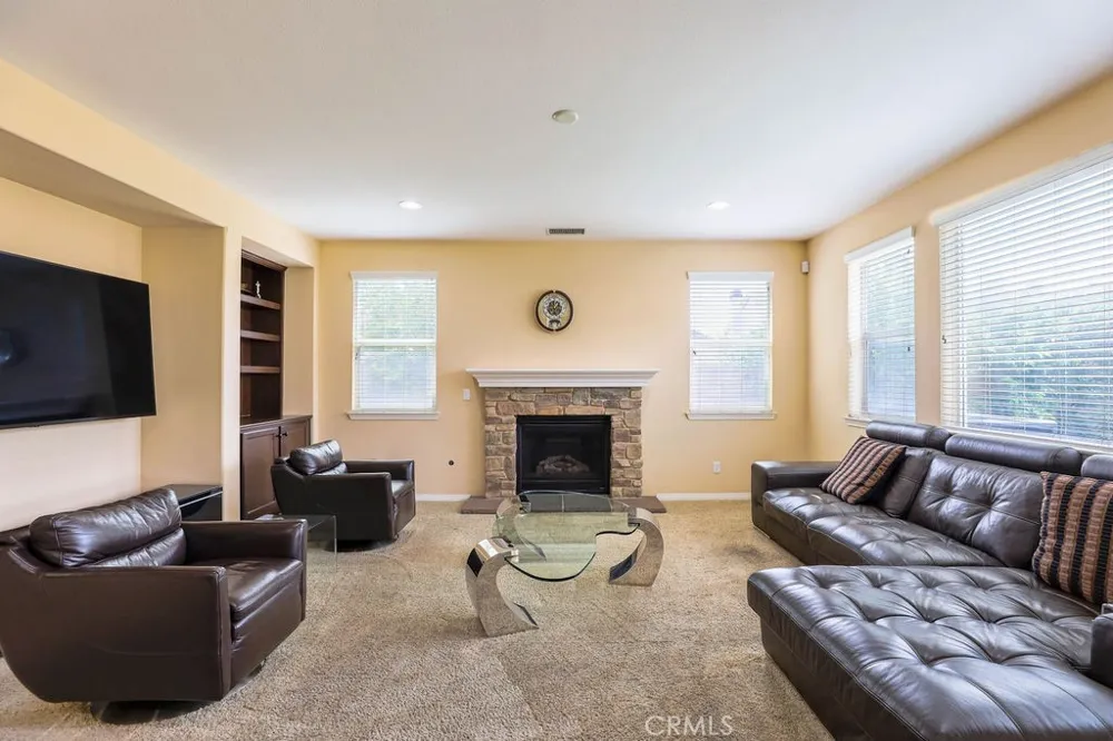 6877 Thistle Street Eastvale, CA 92880