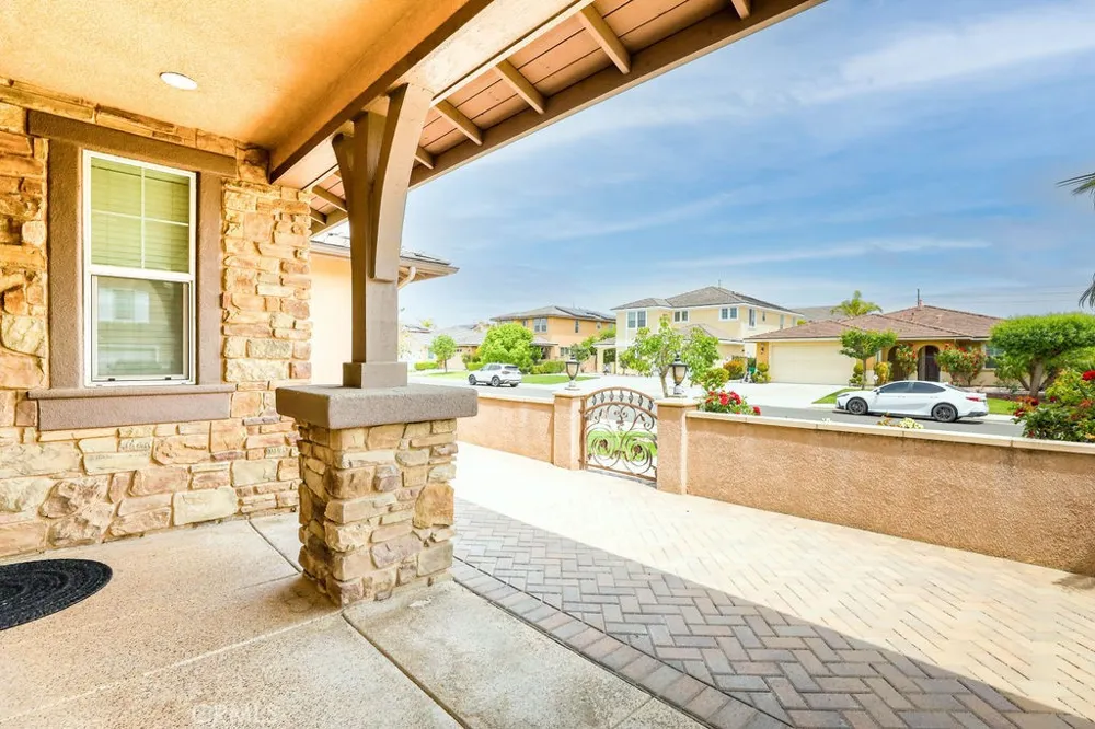 6877 Thistle Street Eastvale, CA 92880