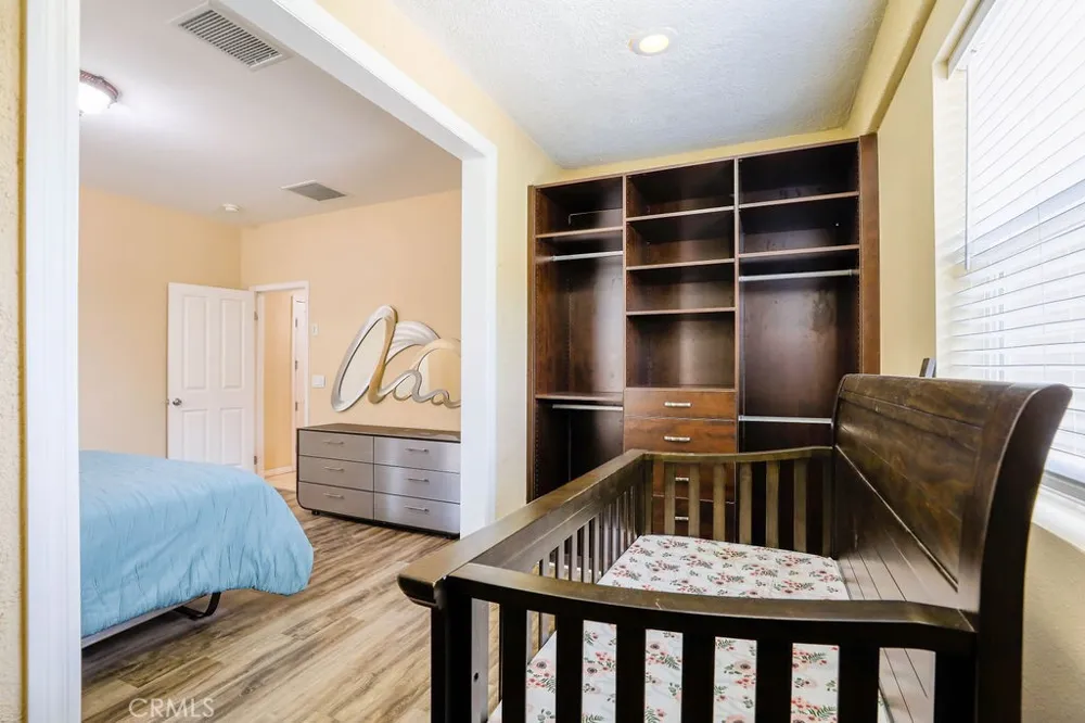 6877 Thistle Street Eastvale, CA 92880