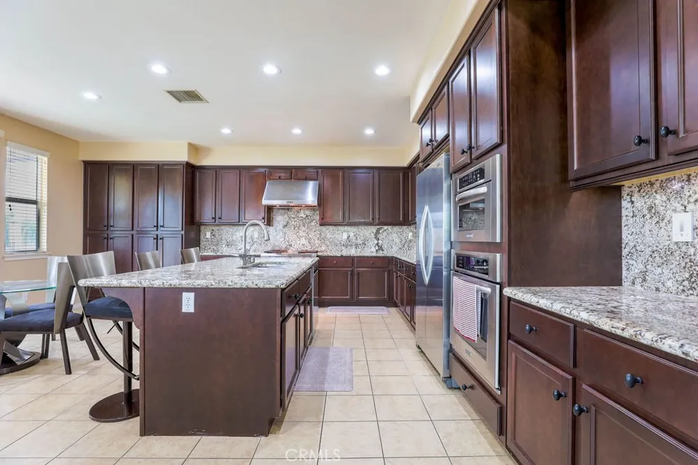6877 Thistle Street Eastvale, CA 92880