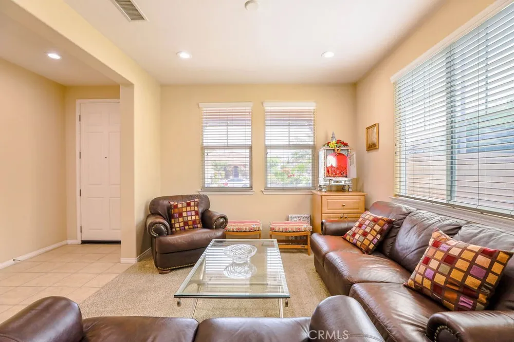 6877 Thistle Street Eastvale, CA 92880