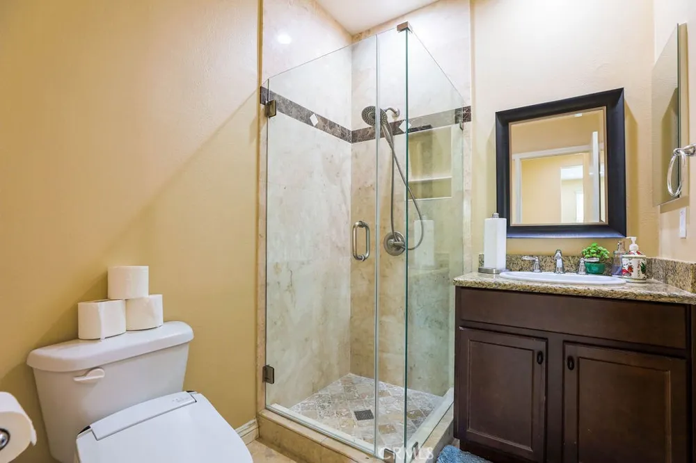 6877 Thistle Street Eastvale, CA 92880