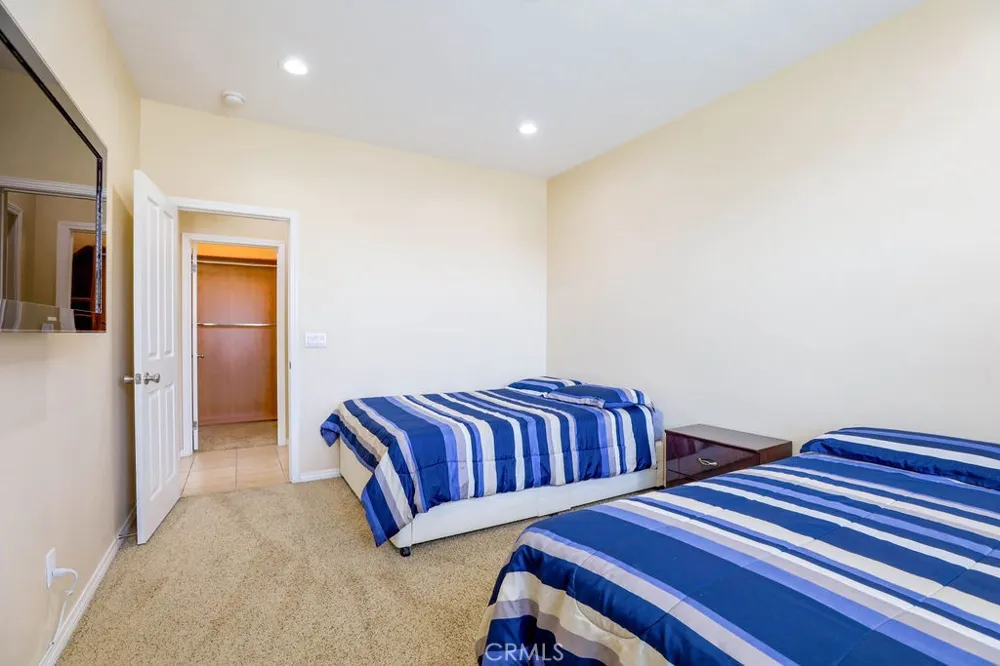 6877 Thistle Street Eastvale, CA 92880