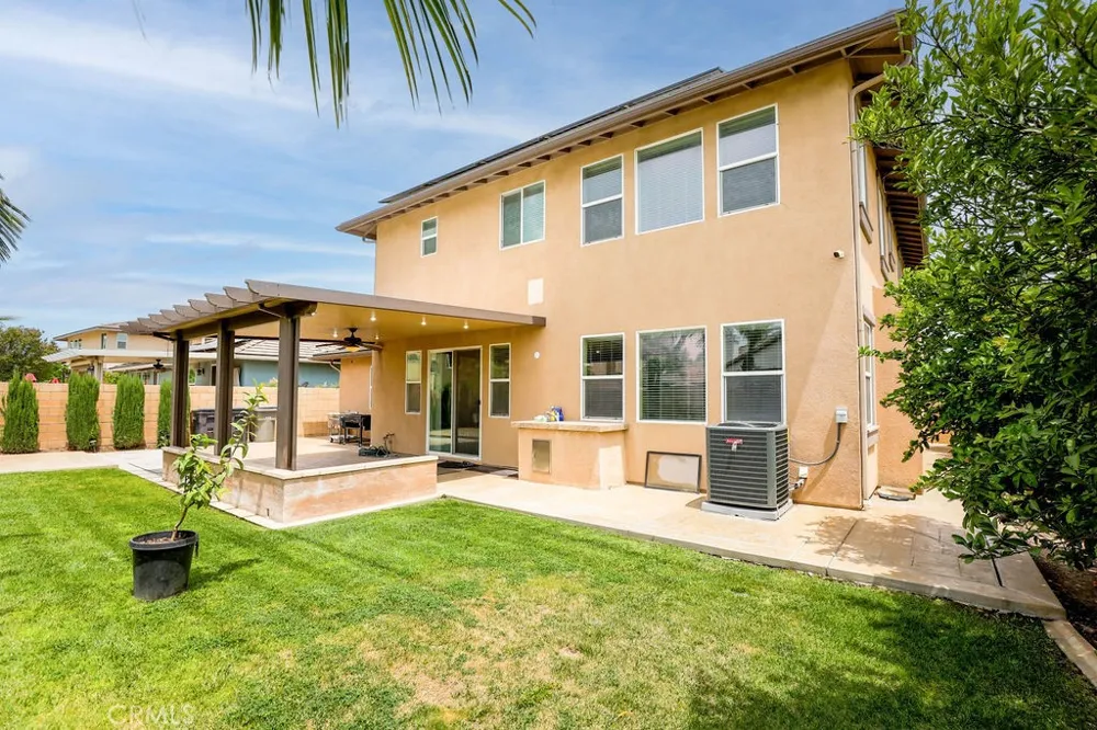 6877 Thistle Street Eastvale, CA 92880