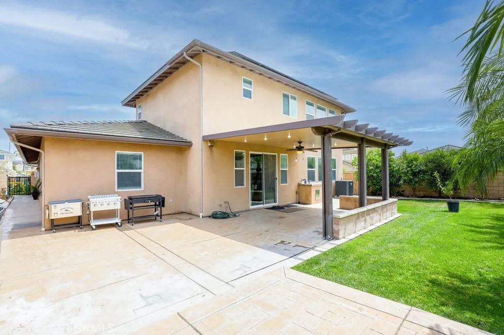 6877 Thistle Street Eastvale, CA 92880