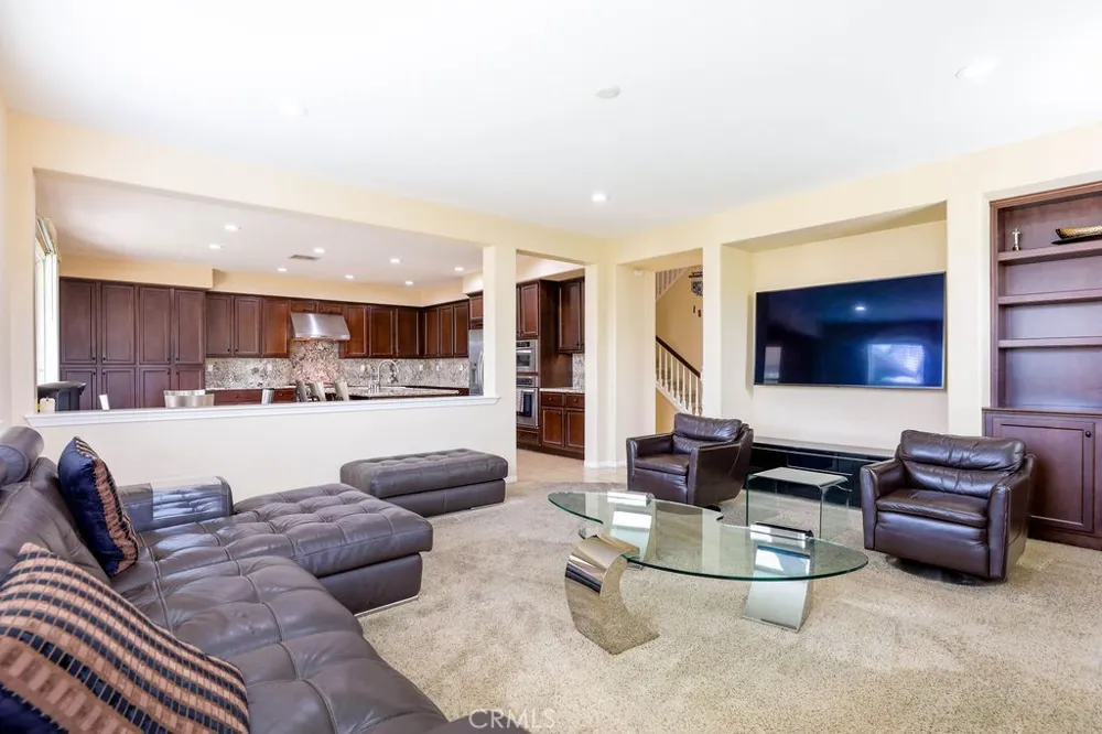 6877 Thistle Street Eastvale, CA 92880