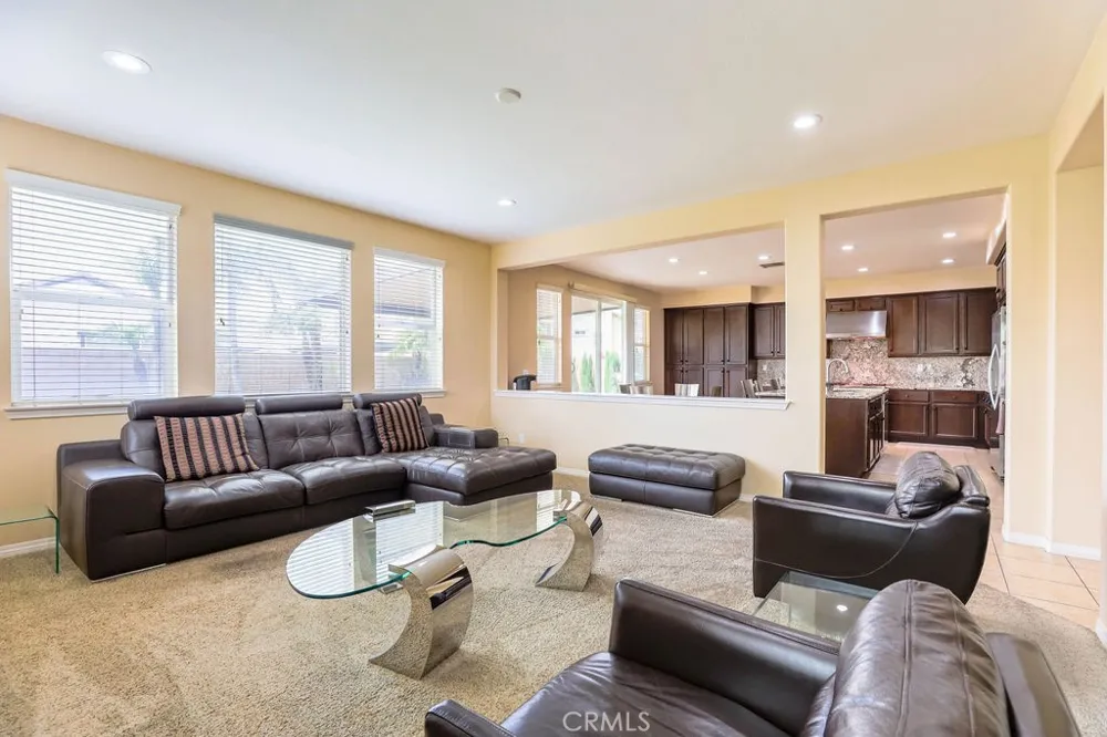 6877 Thistle Street Eastvale, CA 92880