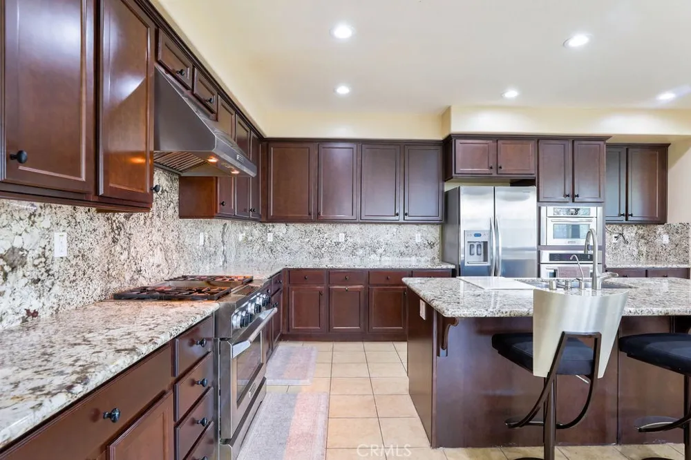 6877 Thistle Street Eastvale, CA 92880