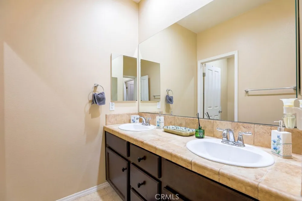 6877 Thistle Street Eastvale, CA 92880
