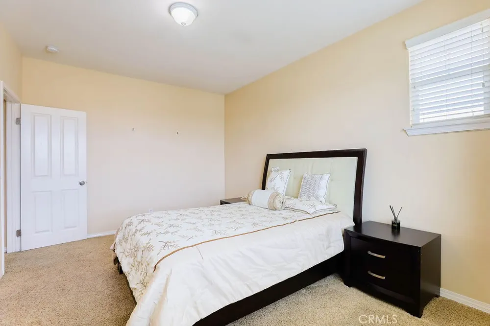 6877 Thistle Street Eastvale, CA 92880