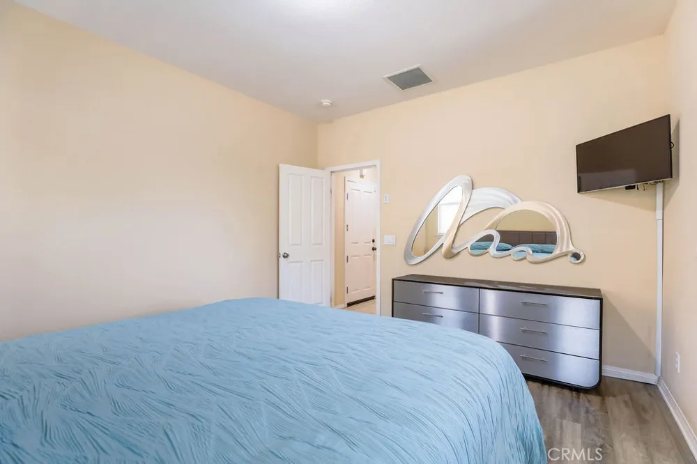 6877 Thistle Street Eastvale, CA 92880