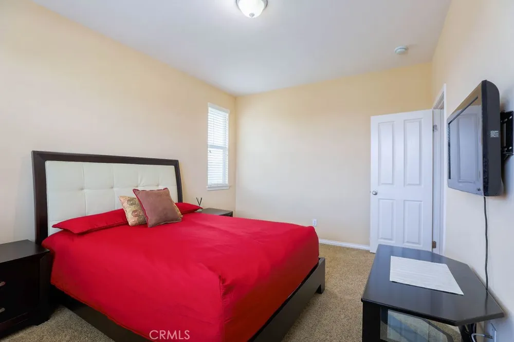 6877 Thistle Street Eastvale, CA 92880
