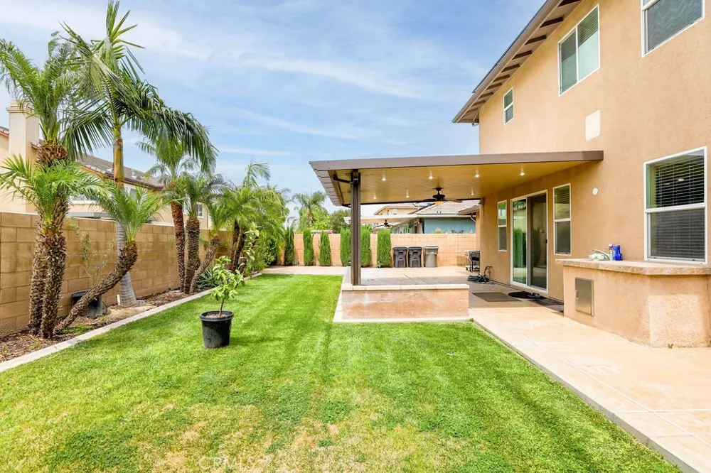 6877 Thistle Street Eastvale, CA 92880