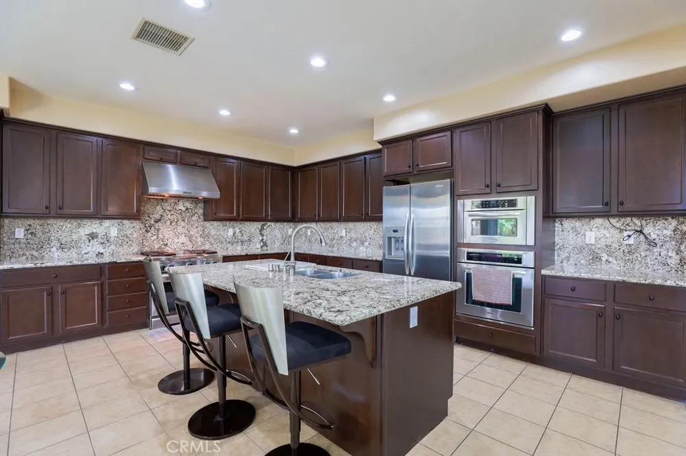 6877 Thistle Street Eastvale, CA 92880