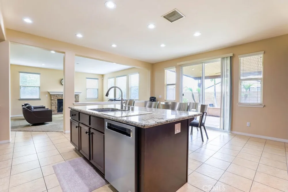6877 Thistle Street Eastvale, CA 92880