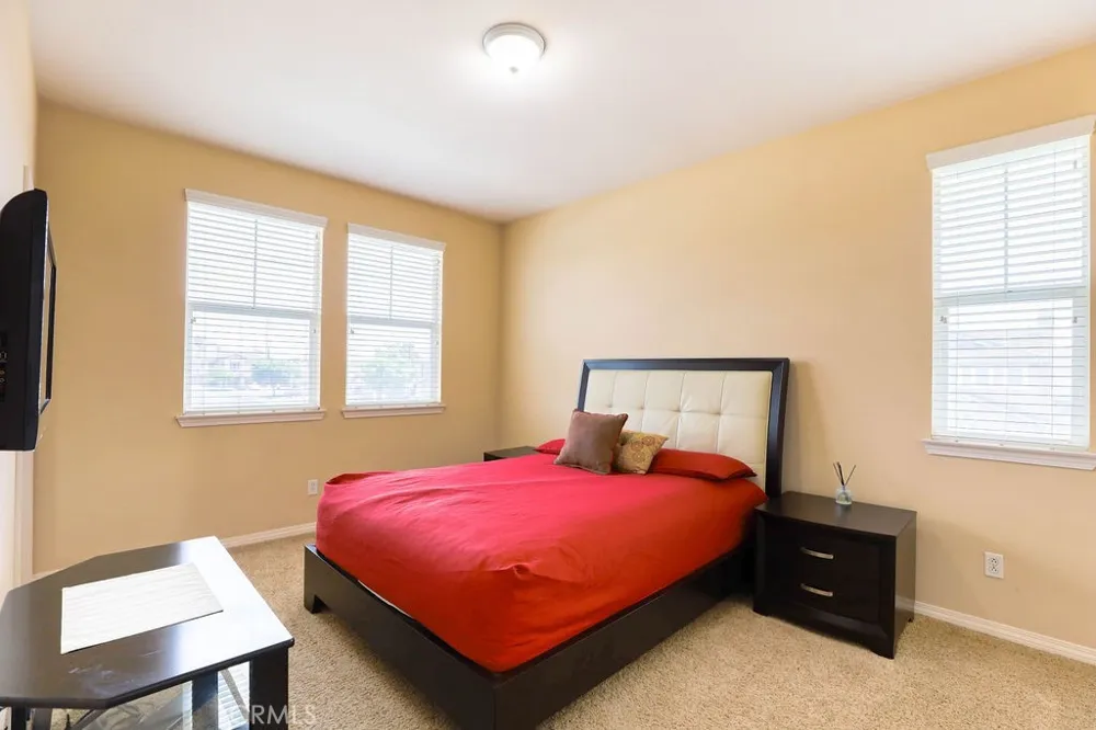 6877 Thistle Street Eastvale, CA 92880