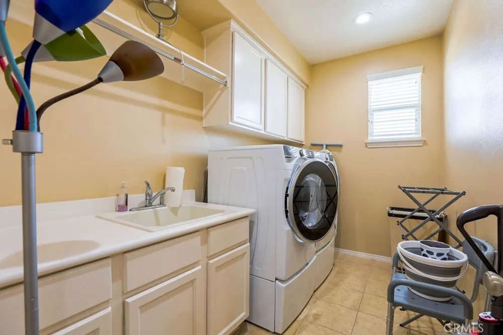 6877 Thistle Street Eastvale, CA 92880
