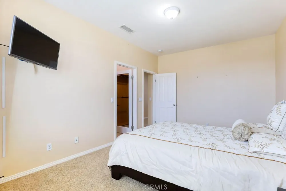 6877 Thistle Street Eastvale, CA 92880