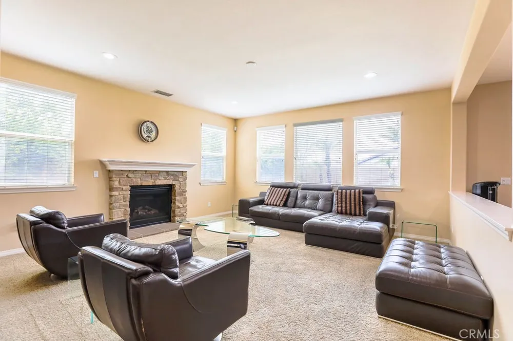 6877 Thistle Street Eastvale, CA 92880