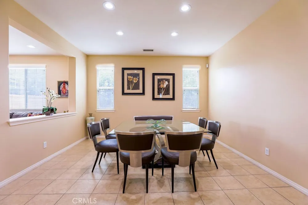 6877 Thistle Street Eastvale, CA 92880