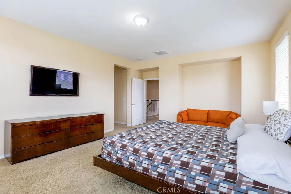 6877 Thistle Street Eastvale, CA 92880