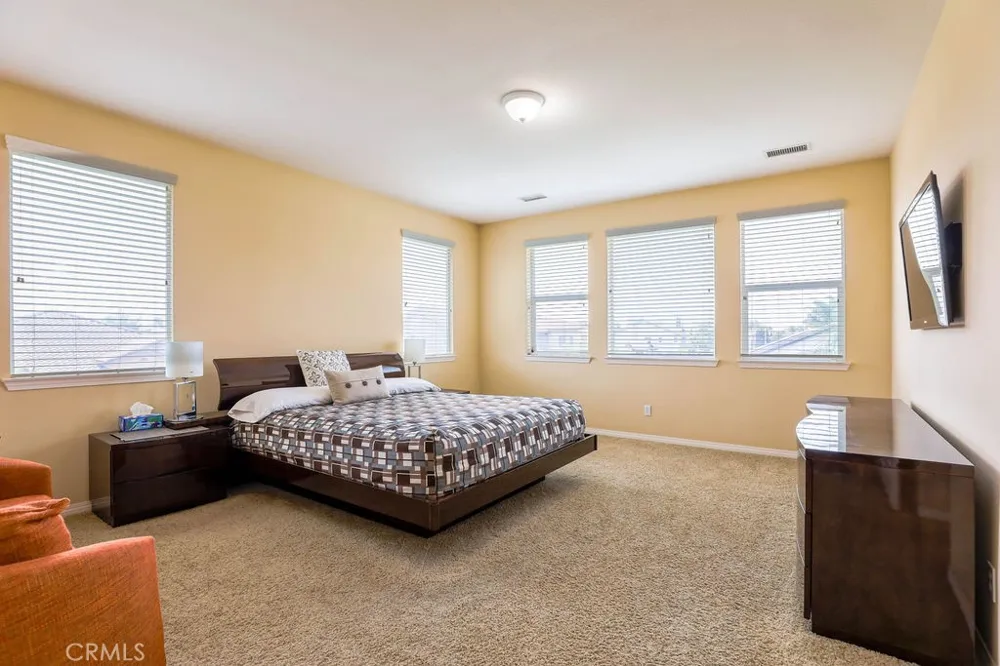 6877 Thistle Street Eastvale, CA 92880
