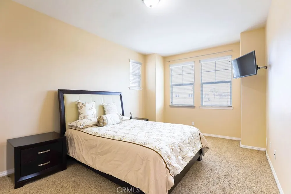 6877 Thistle Street Eastvale, CA 92880