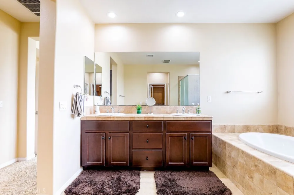 6877 Thistle Street Eastvale, CA 92880